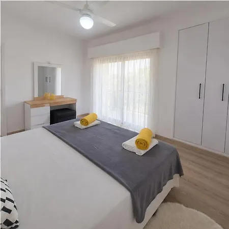 Beachfront - Spacious 2 Bedroom Лимасол