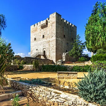Beachfront - Spacious 2 Bedroom Appartement *